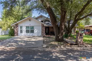 704 E 16th St, Cameron, TX 76520 - Photo 1