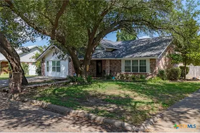 704 E 16th Street, Cameron, TX 76520 - Photo 2