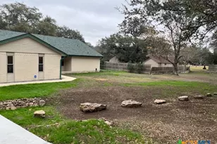 1260 Flaming Oak Dr, New Braunfels, TX 78132 - Photo 2