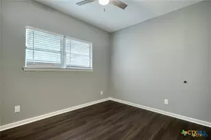 1529 N Colorado St, Lockhart, TX 78644 - Photo 10