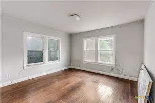 712 S Austin St, Seguin, TX 78155 - Photo 12