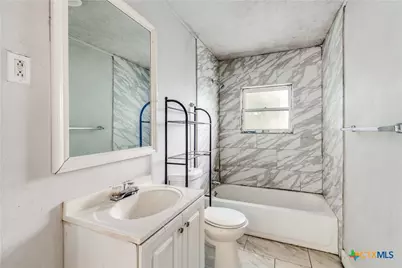 712 S Austin Street, Seguin, TX 78155 - Photo 16