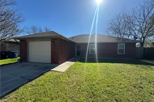 2221 Michigan St, New Braunfels, TX 78130 - Photo 2