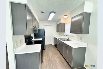 2221 Michigan Street, New Braunfels, TX 78130 - Photo 10