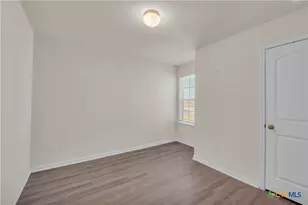 5017 Cressler Ln, Jarrell, TX 76537 - Photo 8