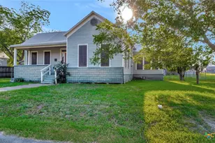 204 S Valley St, Cuero, TX 77954 - Photo 4