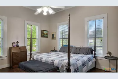 204 S Valley Street, Cuero, TX 77954 - Photo 8