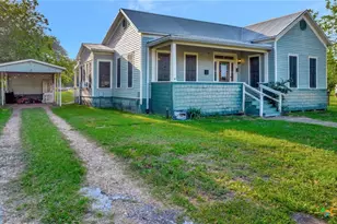 204 S Valley St, Cuero, TX 77954 - Photo 2