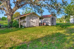 204 S Valley St, Cuero, TX 77954 - Photo 32