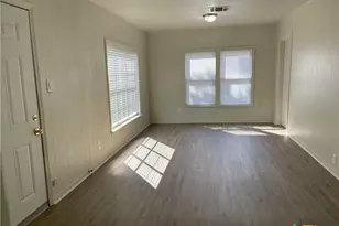 1521 N Hamilton St, Gonzales, TX 78629 - Photo 2