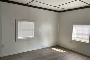 1521 N Hamilton St, Gonzales, TX 78629 - Photo 8