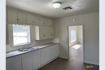 1521 N Hamilton Street, Gonzales, TX 78629 - Photo 4