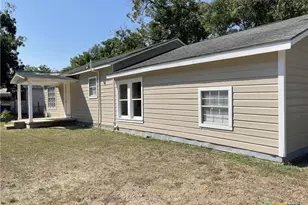 1521 N Hamilton St, Gonzales, TX 78629 - Photo 14