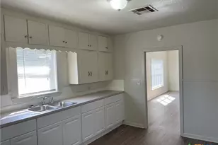 1521 N Hamilton St, Gonzales, TX 78629 - Photo 4