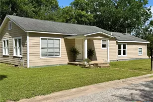 1521 N Hamilton St, Gonzales, TX 78629 - Photo 1