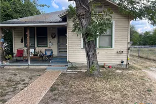 515 N Erskine St, Seguin, TX 78155 - Photo 2