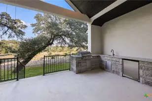 5668 Dry Comal Dr, New Braunfels, TX 78132 - Photo 6