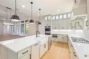 5668 Dry Comal Dr, New Braunfels, TX 78132 - Photo 8