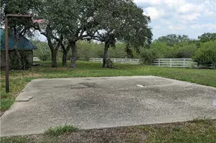 270 Canyon View Dr, Goliad, TX 77963 - Photo 42