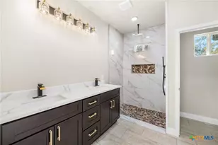 23102 Shady Forest Dr, Elmendorf, TX 78112 - Photo 18