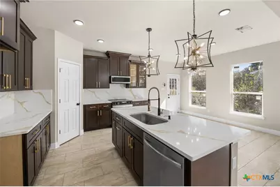 23102 Shady Forest Dr, Elmendorf, TX 78112 - Photo 8