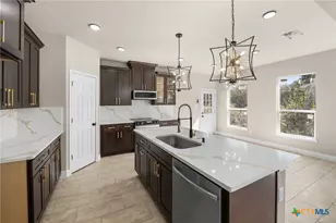 23102 Shady Forest Dr, Elmendorf, TX 78112 - Photo 8