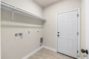 23102 Shady Forest Dr, Elmendorf, TX 78112 - Photo 16