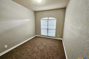 729 Community Dr, New Braunfels, TX 78132 - Photo 6