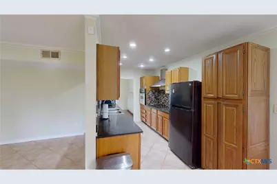 105 Tropical Drive, Victoria, TX 77904 - Photo 8