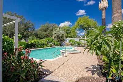 203 Whispering Creek Street, Victoria, TX 77904 - Photo 32