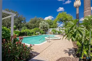 203 Whispering Creek St, Victoria, TX 77904 - Photo 32