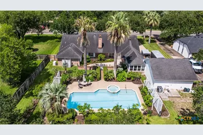 203 Whispering Creek Street, Victoria, TX 77904 - Photo 4