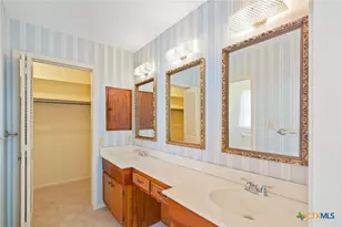 203 Whispering Creek St, Victoria, TX 77904 - Photo 16