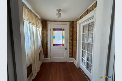 304 W Krezdorn Street, Seguin, TX 78155 - Photo 6