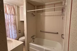 304 W Krezdorn St, Seguin, TX 78155 - Photo 4