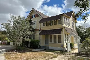 304 W Krezdorn St, Seguin, TX 78155 - Photo 2