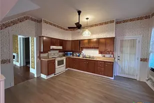 304 W Krezdorn St, Seguin, TX 78155 - Photo 12