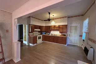 304 W Krezdorn St, Seguin, TX 78155 - Photo 8