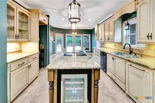 107 Masters Ct, Victoria, TX 77904 - Photo 10