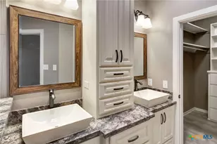 107 Masters Ct, Victoria, TX 77904 - Photo 34