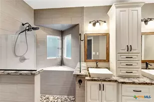 107 Masters Ct, Victoria, TX 77904 - Photo 32