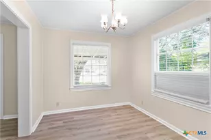 606 W Gayle St, Edna, TX 77957 - Photo 8