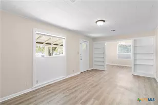 606 W Gayle St, Edna, TX 77957 - Photo 6