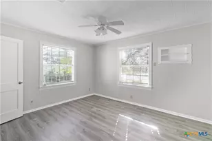 606 W Gayle St, Edna, TX 77957 - Photo 12