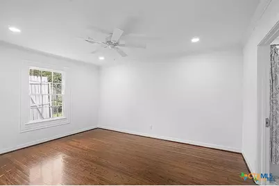 101 E Loma Vista Avenue, Victoria, TX 77901 - Photo 32