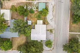 607 S Summer St, Lampasas, TX 76550 - Photo 24