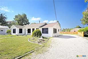 456 Magazine Ave, New Braunfels, TX 78130 - Photo 2