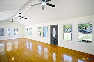 456 Magazine Ave, New Braunfels, TX 78130 - Photo 4