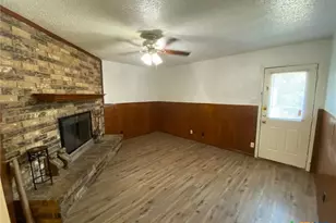 911 Yorktown, Temple, TX 76504 - Photo 2