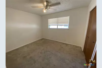 911 Yorktown, Temple, TX 76504 - Photo 4